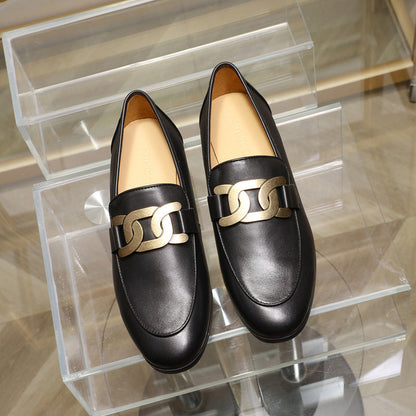 Mocassini piatti in pelle con fibbia nera Scarpe da donna