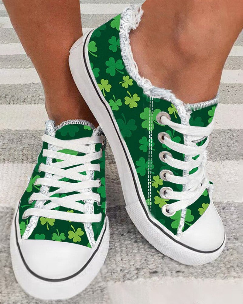 Scarpe da ginnastica con trifoglio verde