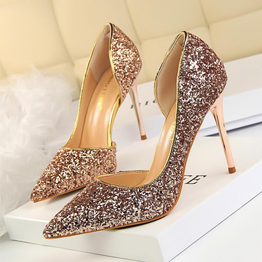 Scarpe da donna di lusso Donne sexy Pompe Scarpe con tacchi alti