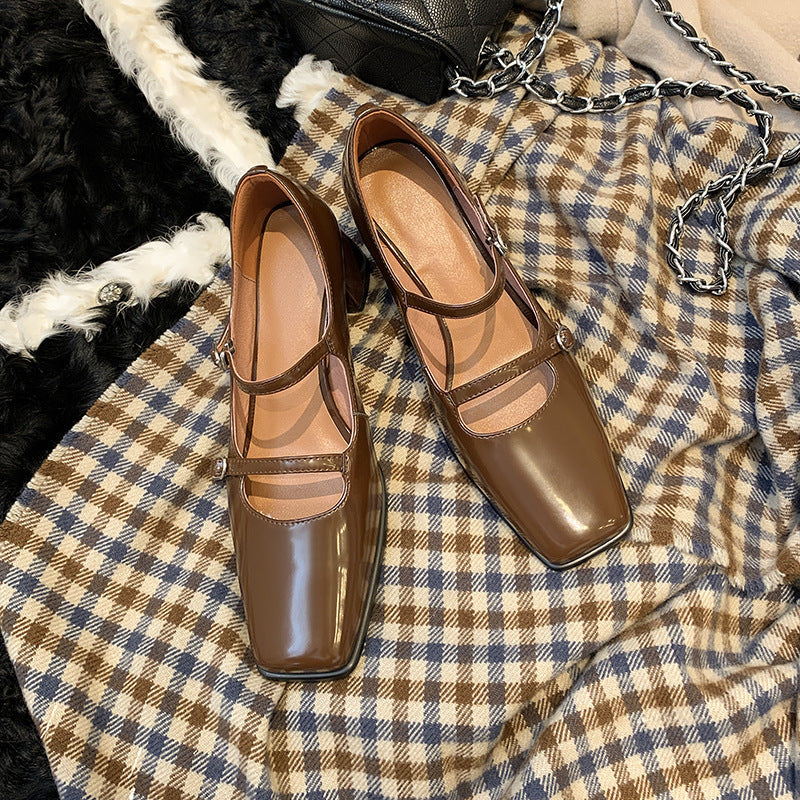 Scarpe quadrate in pelle da donna