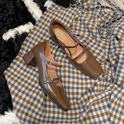 Scarpe quadrate in pelle da donna