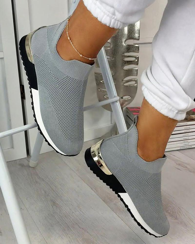 Scarpe basse eleganti ed elastiche
