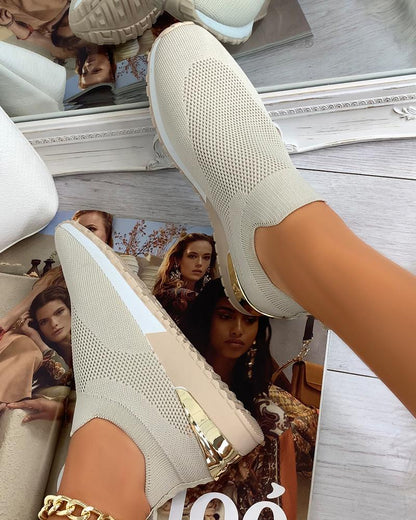 Scarpe basse eleganti ed elastiche