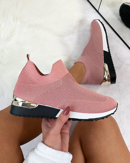 Scarpe basse eleganti ed elastiche