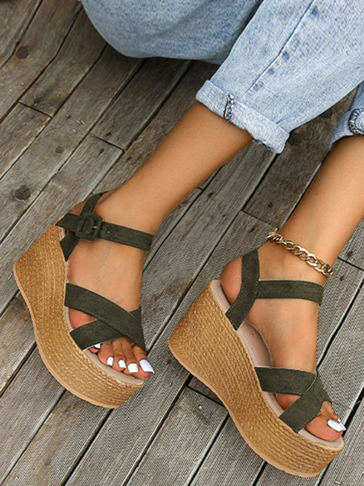 Sandali leggeri con tacco alto alla moda