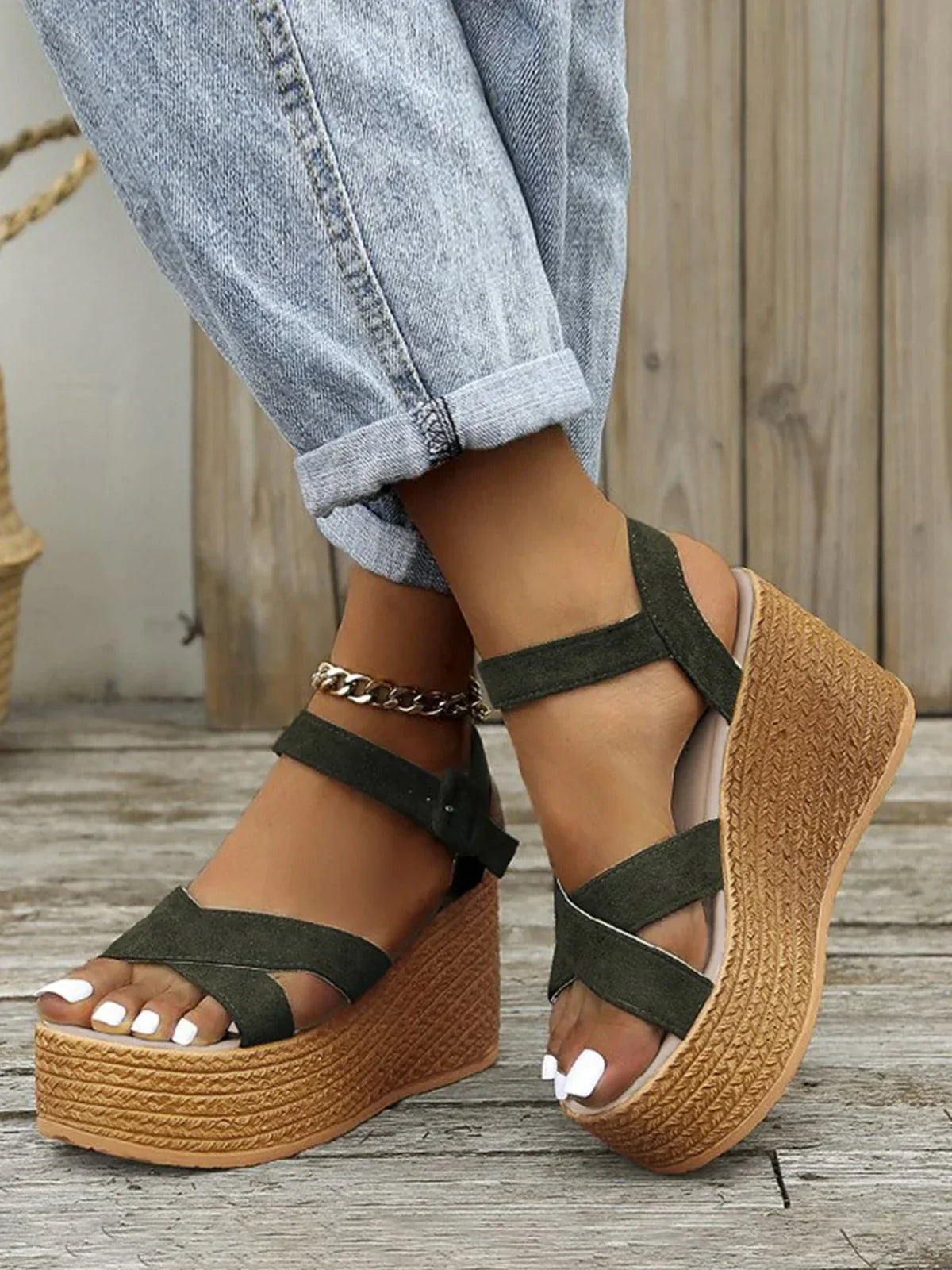 Sandali leggeri con tacco alto alla moda