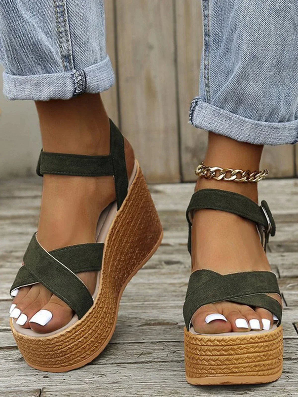 Sandali leggeri con tacco alto alla moda