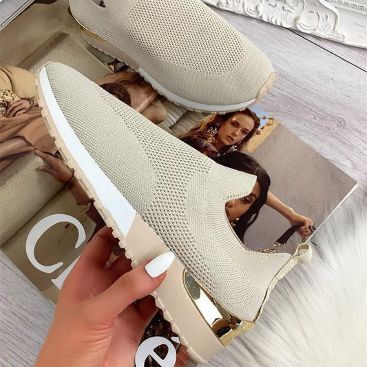 Scarpe basse eleganti ed elastiche