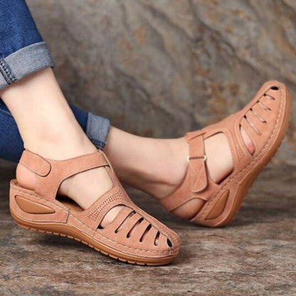 Sandali estivi ortopedici di sostegno e alla moda