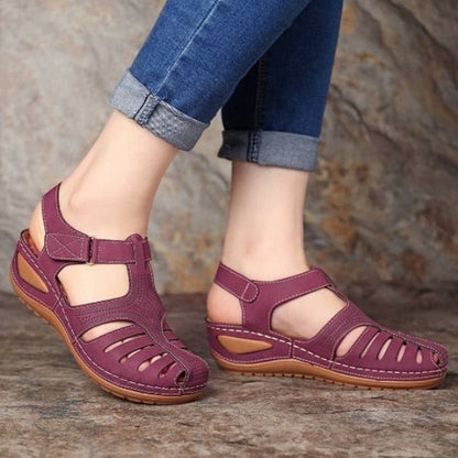 Sandali estivi ortopedici di sostegno e alla moda