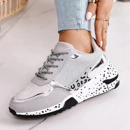 Sneakers casual allacciate con stampa leopardo glitterata