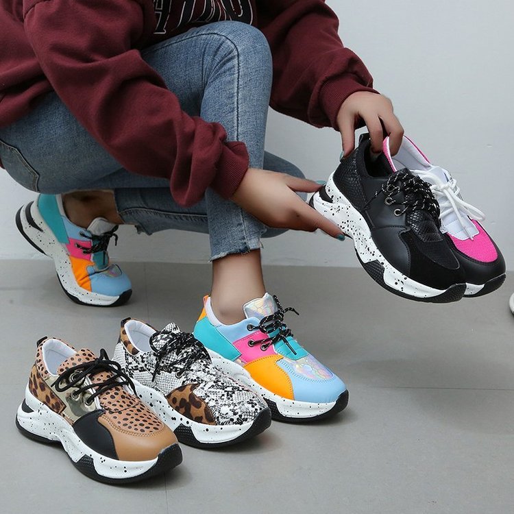 Sneakers ortopediche di tendenza e di sostegno