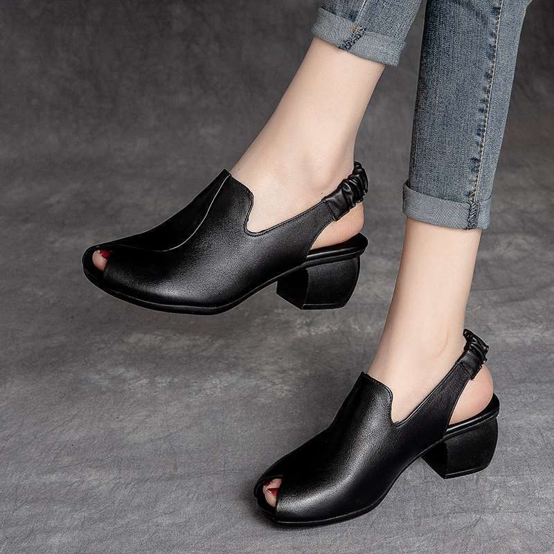 Scarpe retrò con tacco spesso e punta aperta