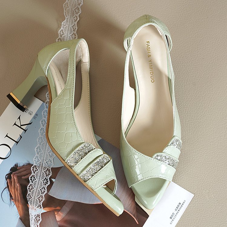 Sandali leggeri e glamour
