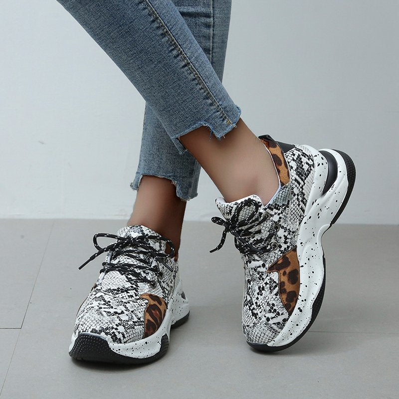 Sneakers ortopediche di tendenza e di sostegno