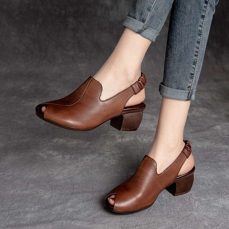 Scarpe retrò con tacco spesso e punta aperta