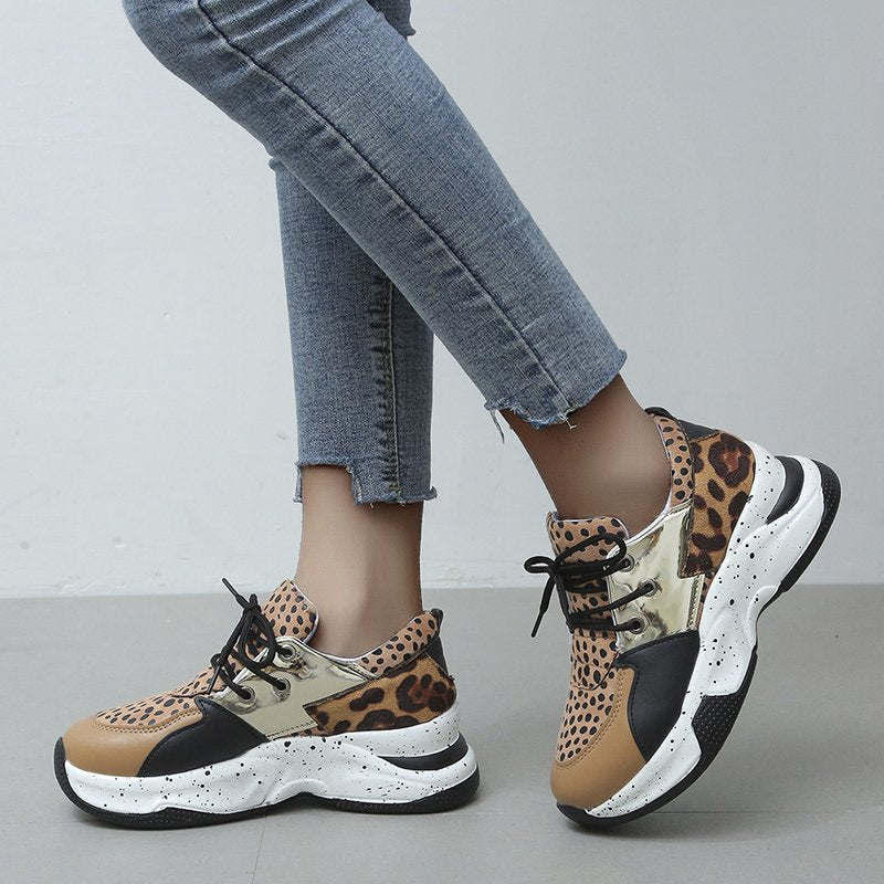 Sneakers ortopediche di tendenza e di sostegno
