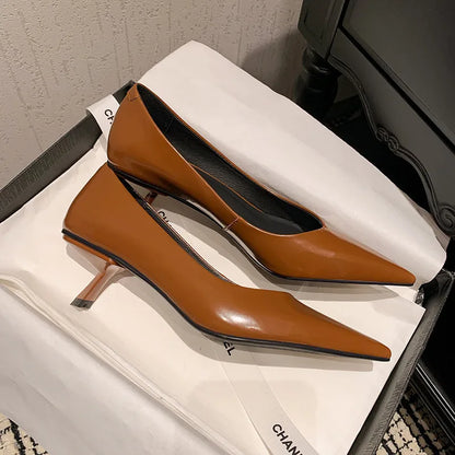 Pelle di alta qualità, eleganti pompe a punta con tacco alto