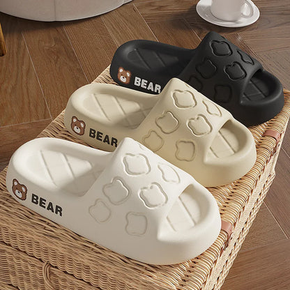 Comode pantofole con stampa orso