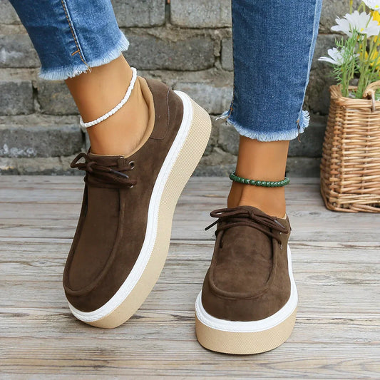 Scarpe invernali di supporto eleganti e dettagliate