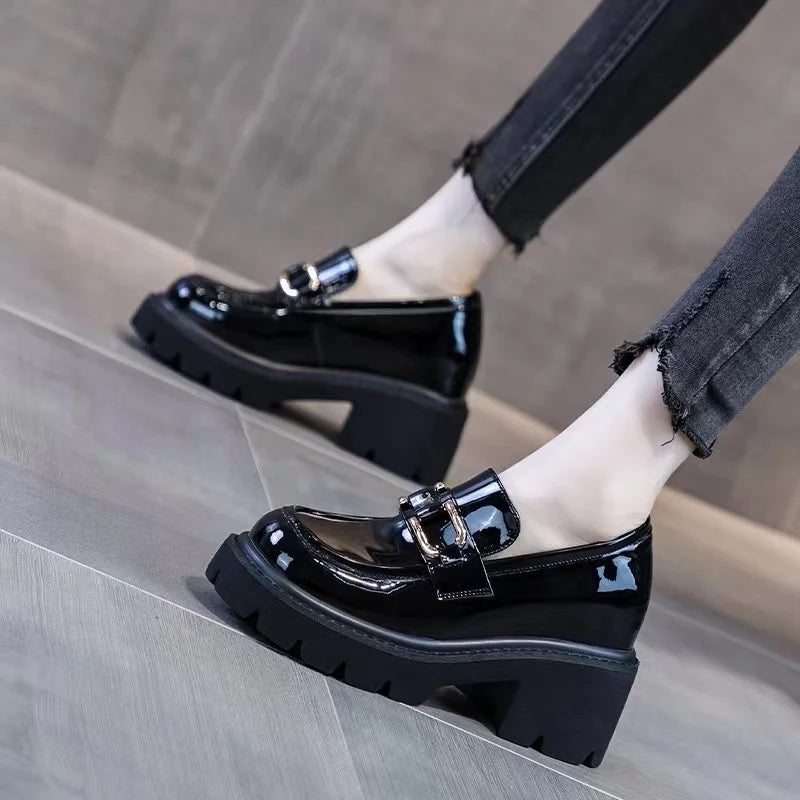 Scarpe mocassino con tacco grosso