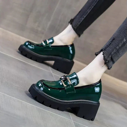 Scarpe mocassino con tacco grosso