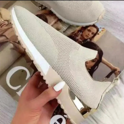 Scarpe di sostegno eleganti e dettagliate