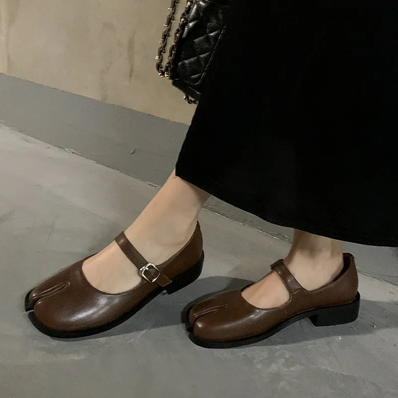 Punte spaccate in vera pelle Mary Janes