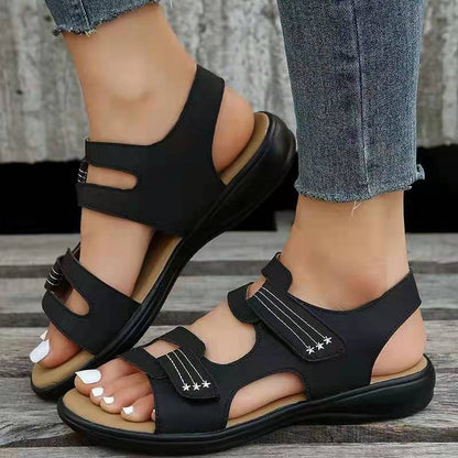 Sandali con zeppa con gancio