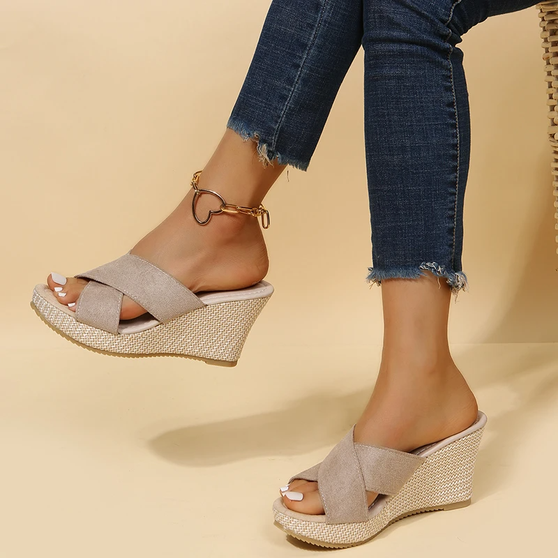 Sandali con zeppa per le donne