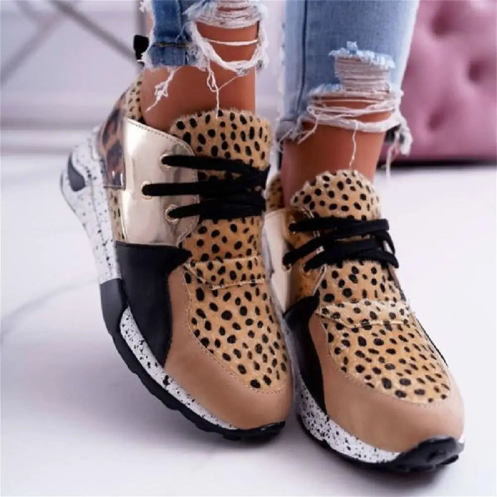 Scarpe invernali ortopediche di tendenza e di sostegno