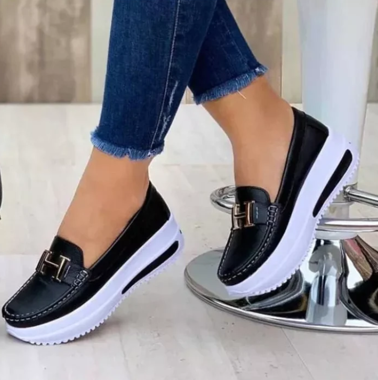 Scarpe vibranti e classiche