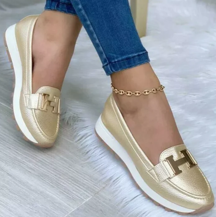 Scarpe vibranti e classiche
