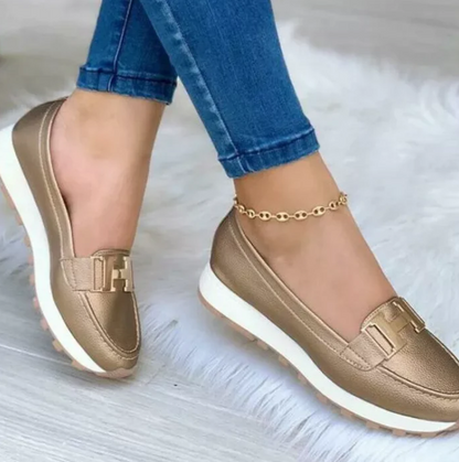 Scarpe vibranti e classiche