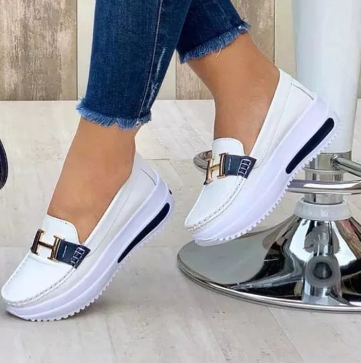 Scarpe vibranti e classiche