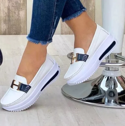 Scarpe vibranti e classiche
