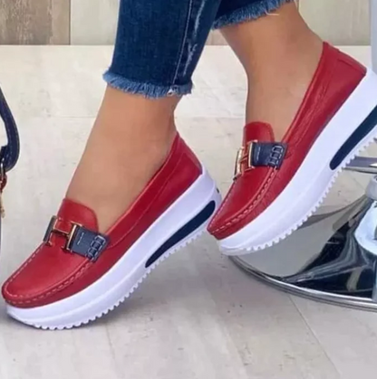 Scarpe vibranti e classiche