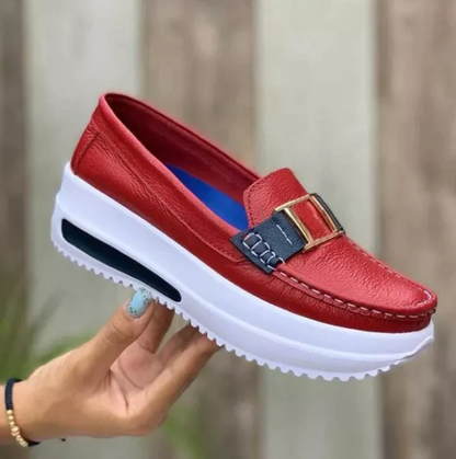 Scarpe vibranti e classiche