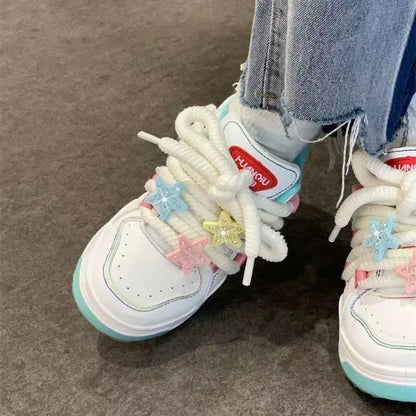Scarpe da ginnastica fresche e alla moda