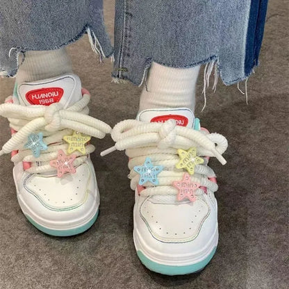 Scarpe da ginnastica fresche e alla moda