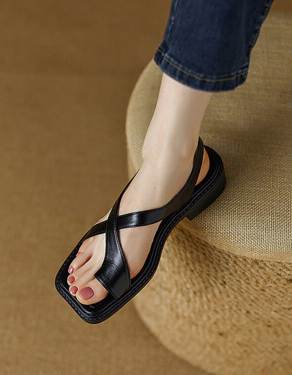 Sandali piatti con cinturino incrociato a punta quadrata Slingback