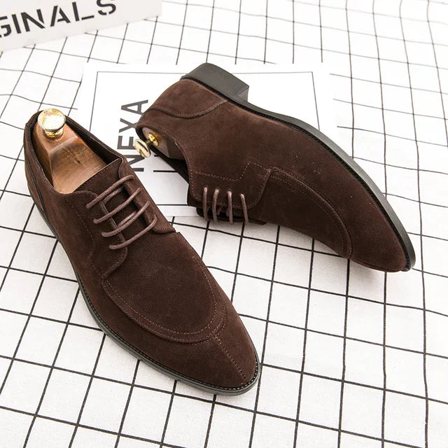 Scarpe da uomo fatte a mano con punta tonda in pizzo marrone