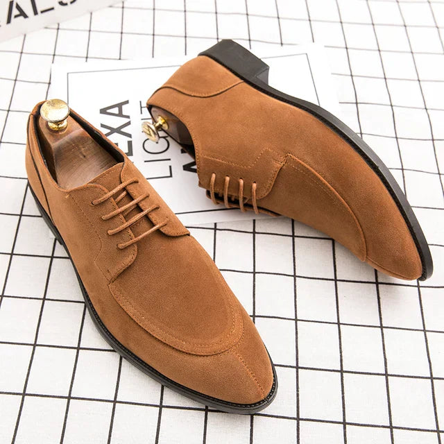 Scarpe da uomo fatte a mano con punta tonda in pizzo marrone