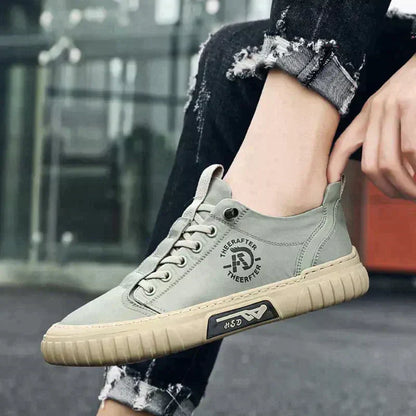 Le scarpe di tela respirano le scarpe da ginnastica da uomo