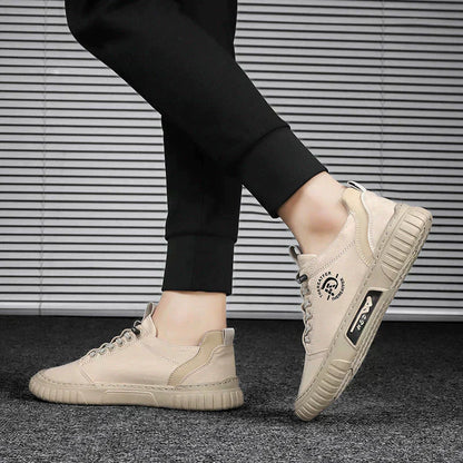 Le scarpe di tela respirano le scarpe da ginnastica da uomo