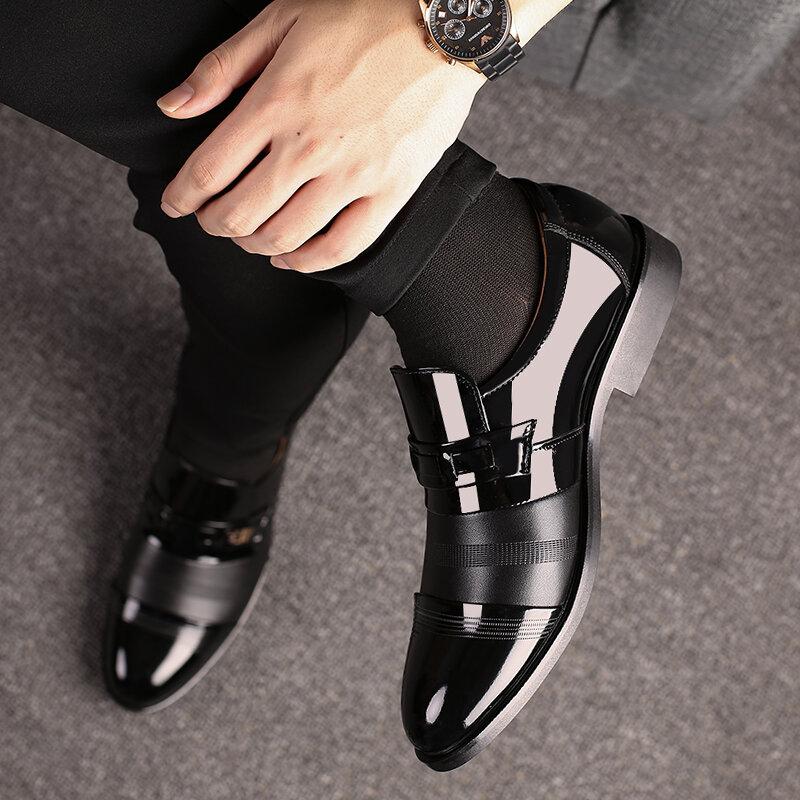 Scarpe moderne formali e casual da uomo d'affari