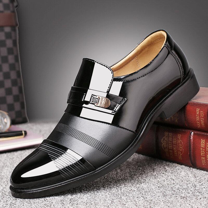 Scarpe moderne formali e casual da uomo d'affari