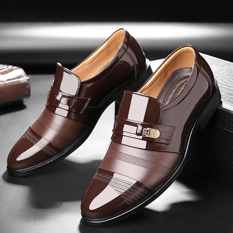 Scarpe moderne formali e casual da uomo d'affari