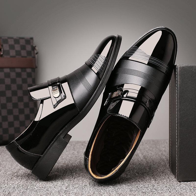 Scarpe moderne formali e casual da uomo d'affari
