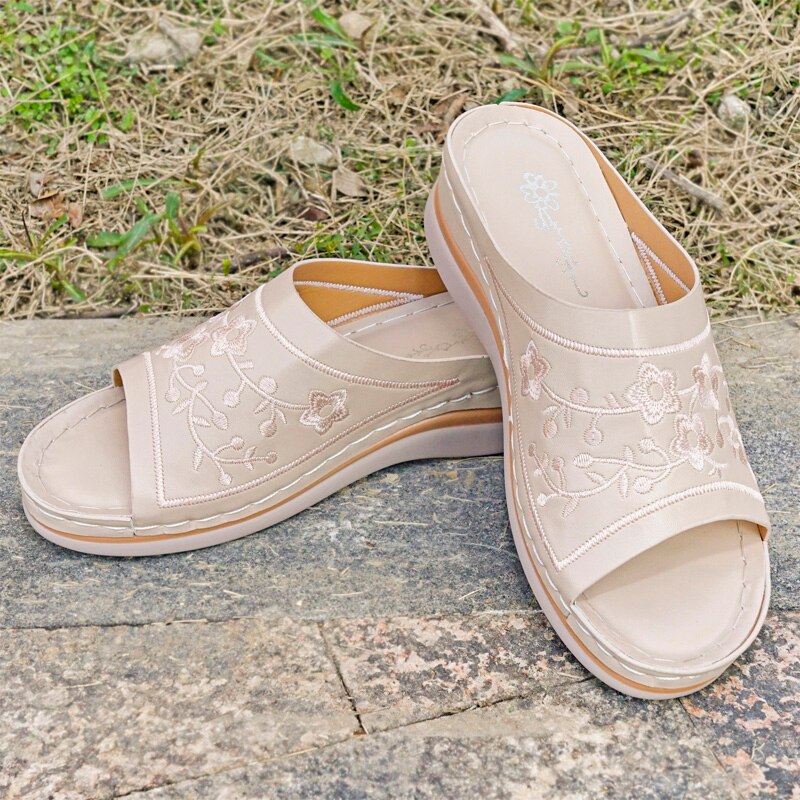 Scivoli estivi da donna con design floreale